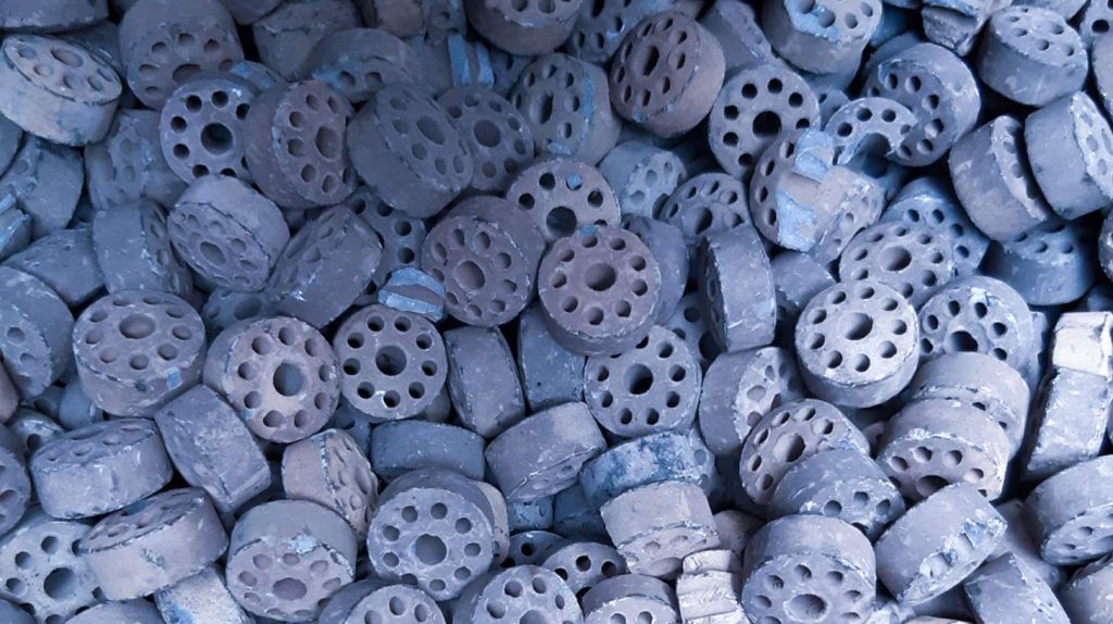 desorption to process spent catalyst